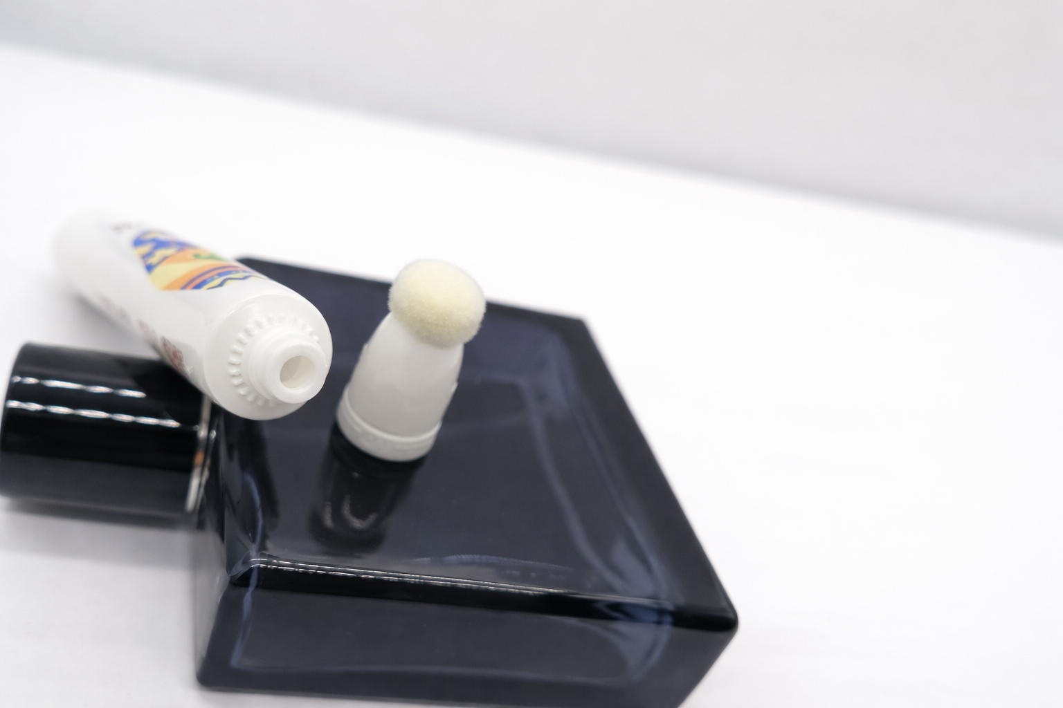 How are built-in puff applicator tubes revolutionizing liquid blush packaging in 2026？